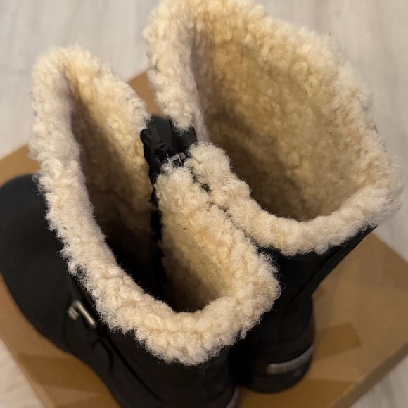 UGG Black Boots with Cream Shearling - Picture 7 of 8